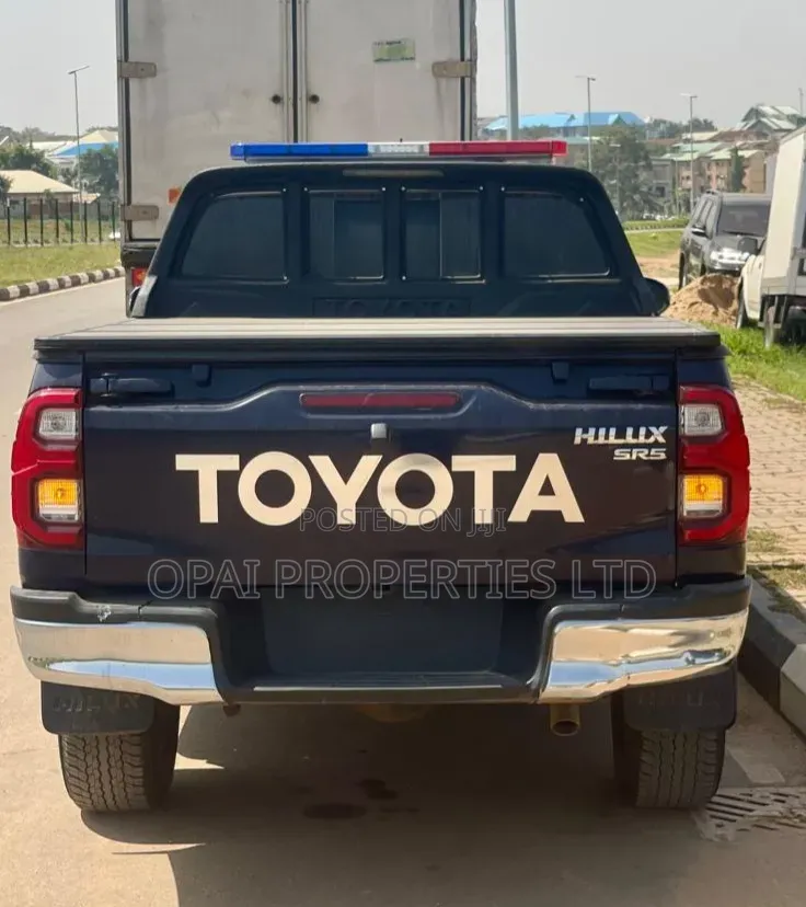 Toyota Hilux 2023 Blue