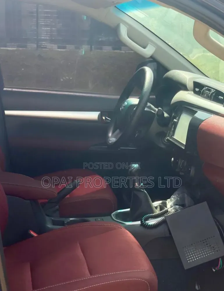 Toyota Hilux 2023 Blue