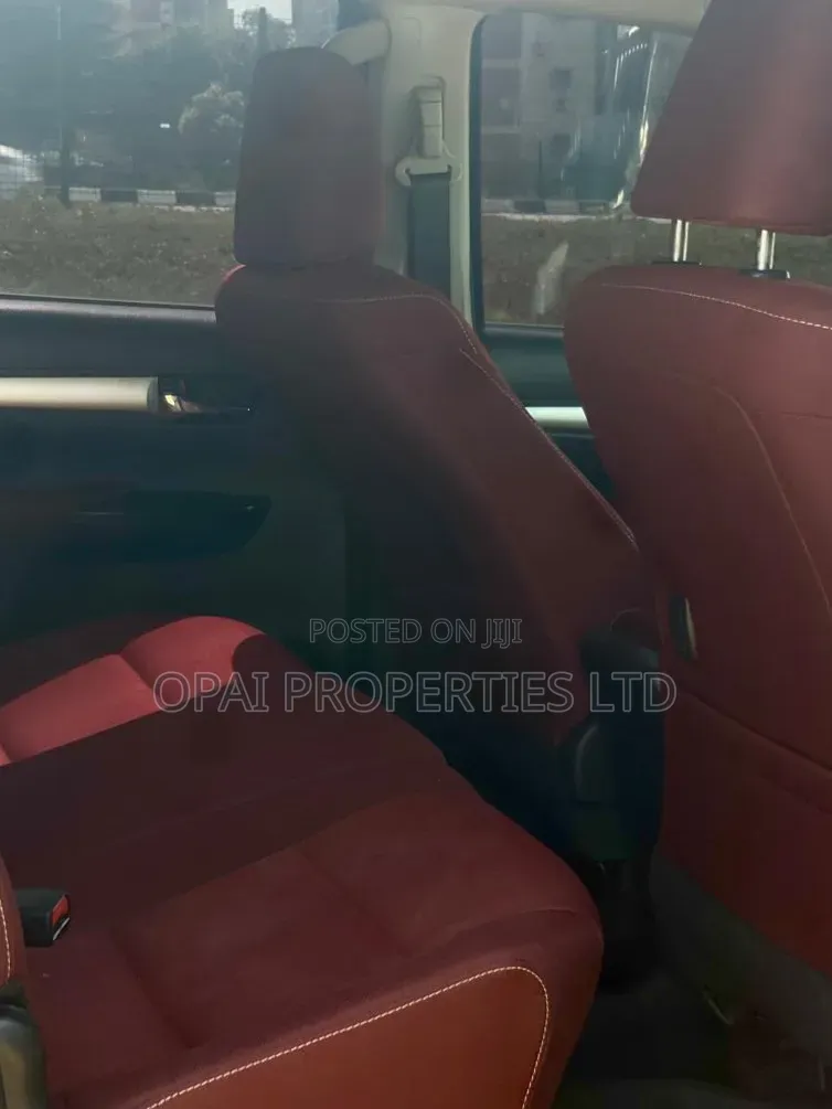 Toyota Hilux 2023 Blue