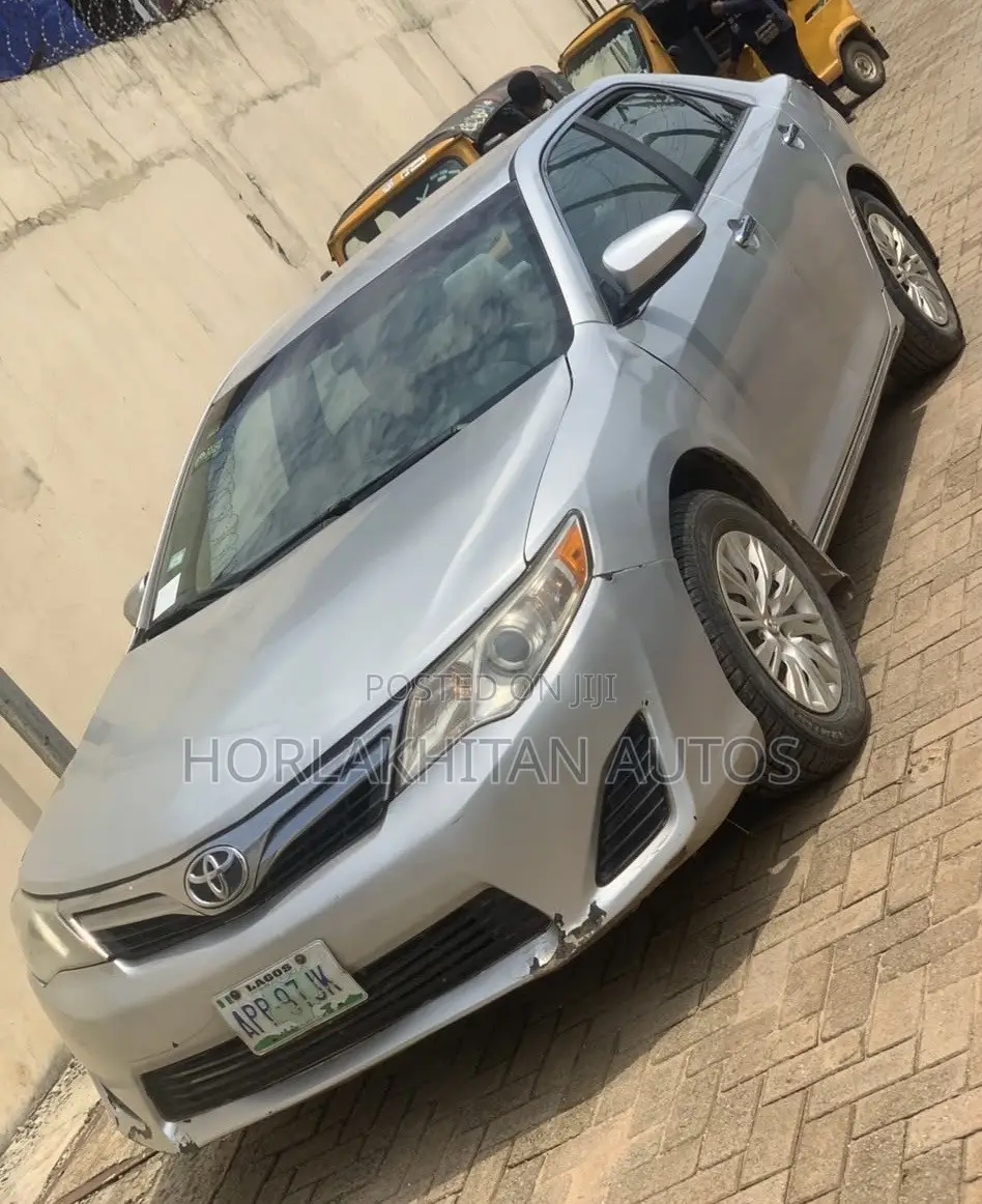 Toyota Camry LE 4dr Sedan (2.5L 4cyl 6A) 2012 Silver