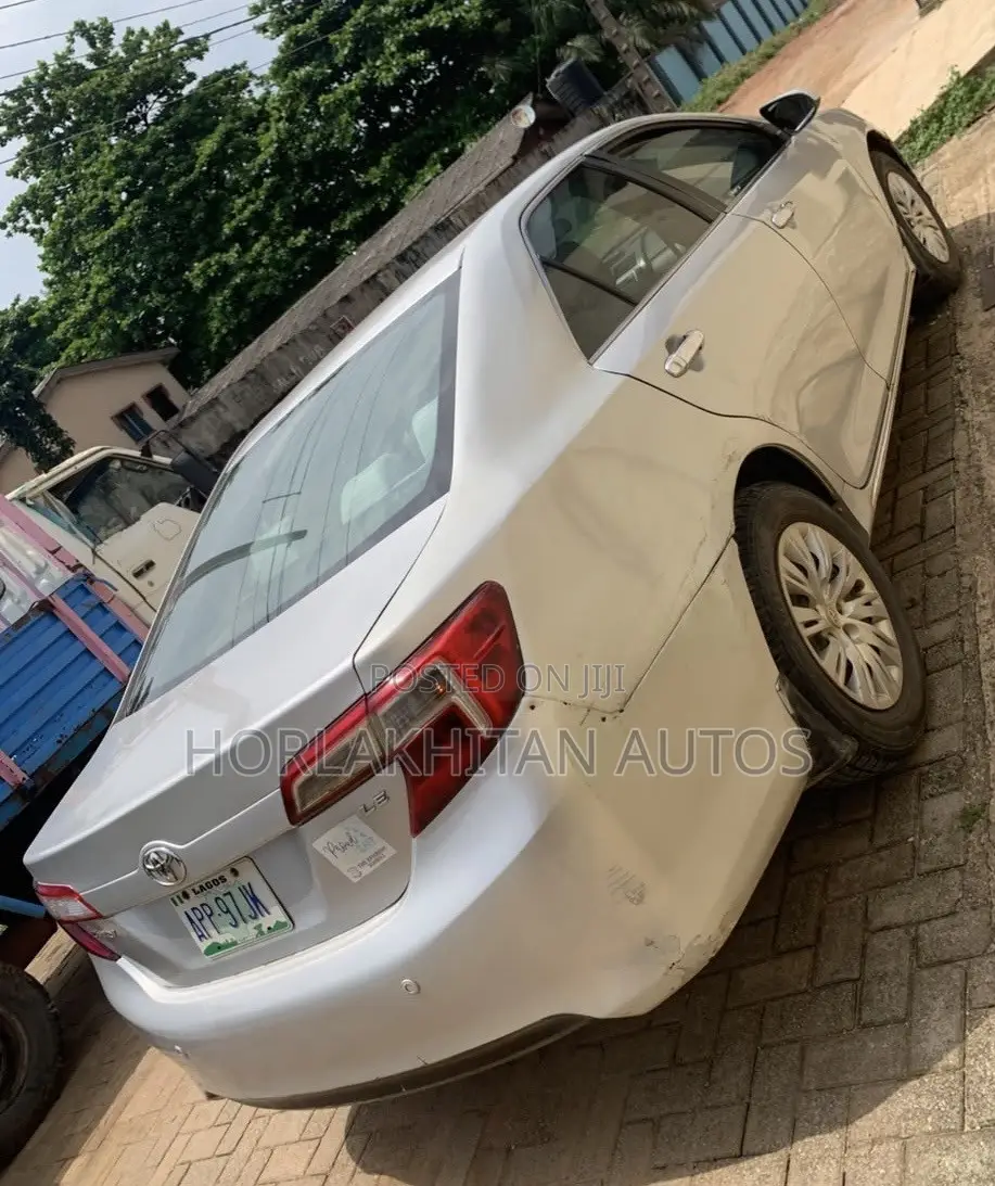 Toyota Camry LE 4dr Sedan (2.5L 4cyl 6A) 2012 Silver