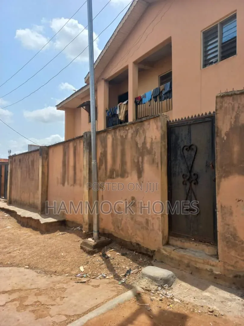 4bdrm Block of Flats in White House Area, Iwo Road for sale