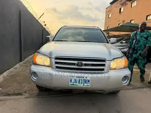 Toyota Highlander V6 AWD 2004 Gold