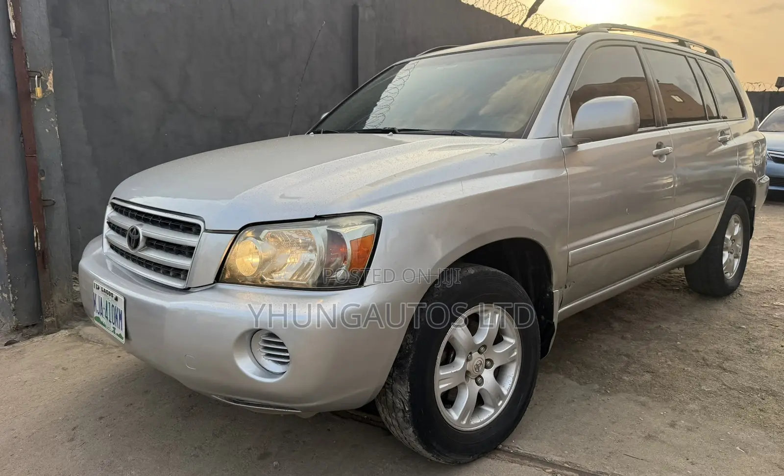 Toyota Highlander V6 AWD 2004 Gold