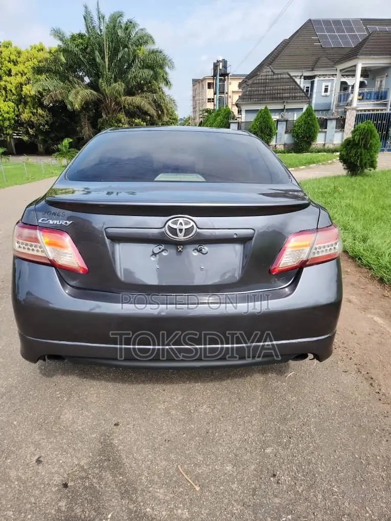 Toyota Camry LE V6 4dr Sedan (3.5L 6cyl 6AM) 2008 Silver