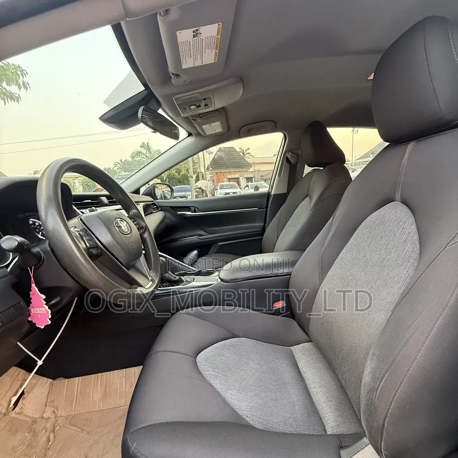 Toyota Camry LE (2.5L 4cyl 8A) 2019 Black