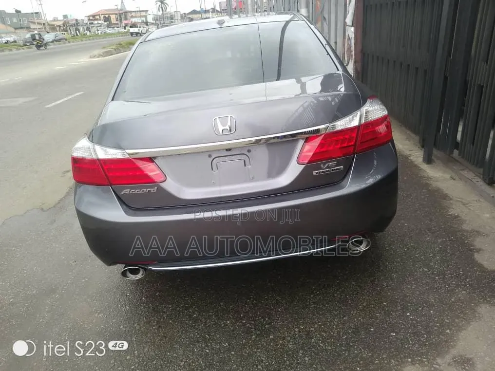 Honda Accord Touring V-6 4dr Sedan (3.5L 6cyl 6A) 2014 Gray