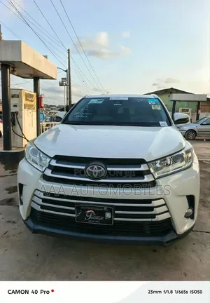Toyota Highlander Limited 2019 White