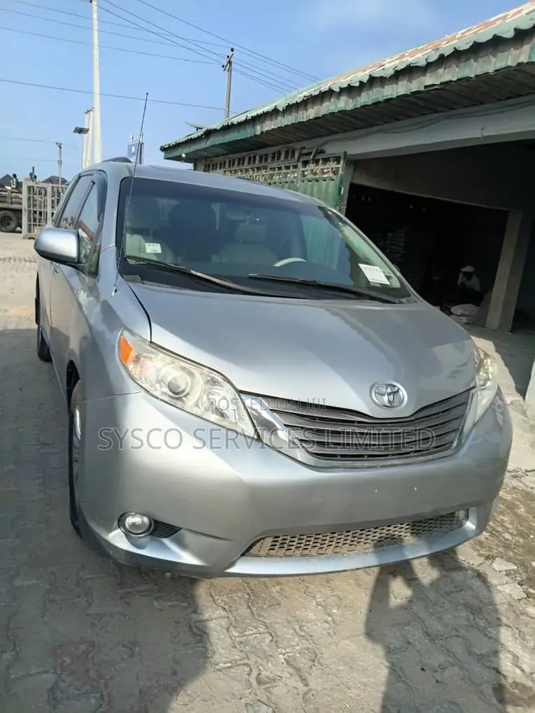 Toyota Sienna 2012 Gray