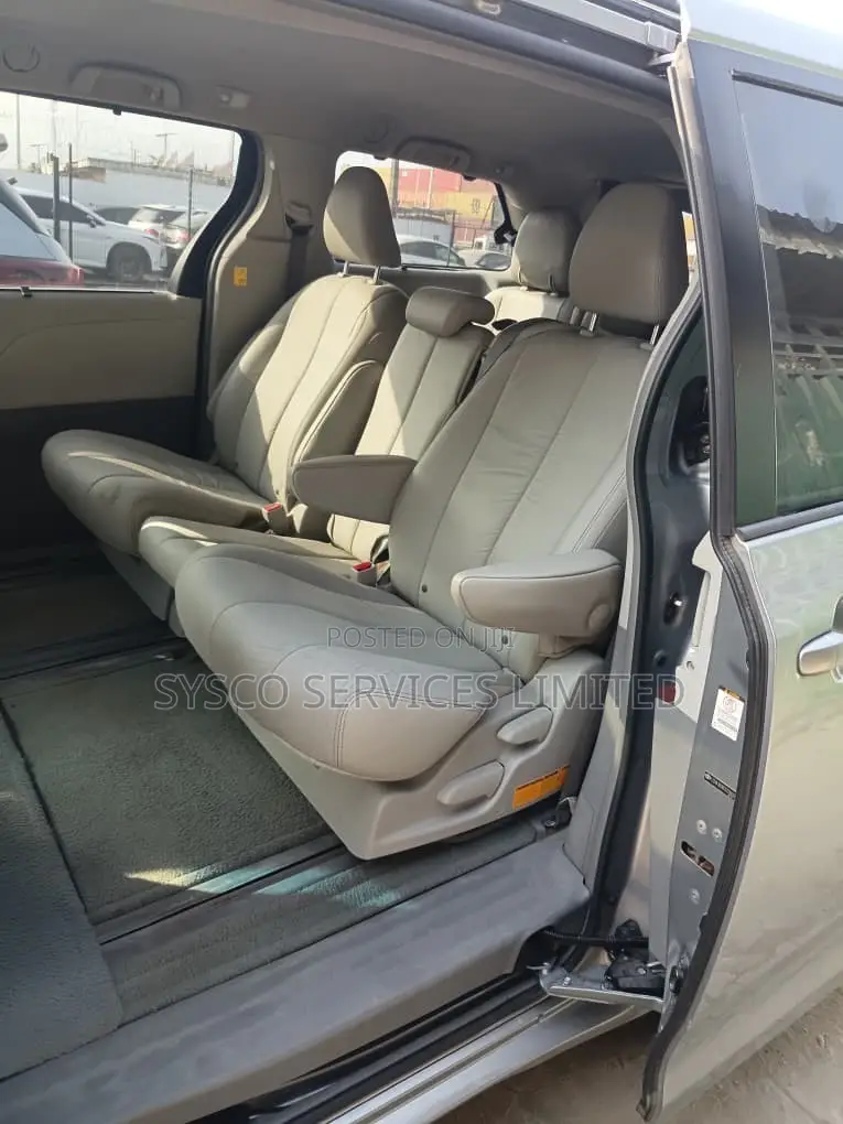Toyota Sienna 2012 Gray