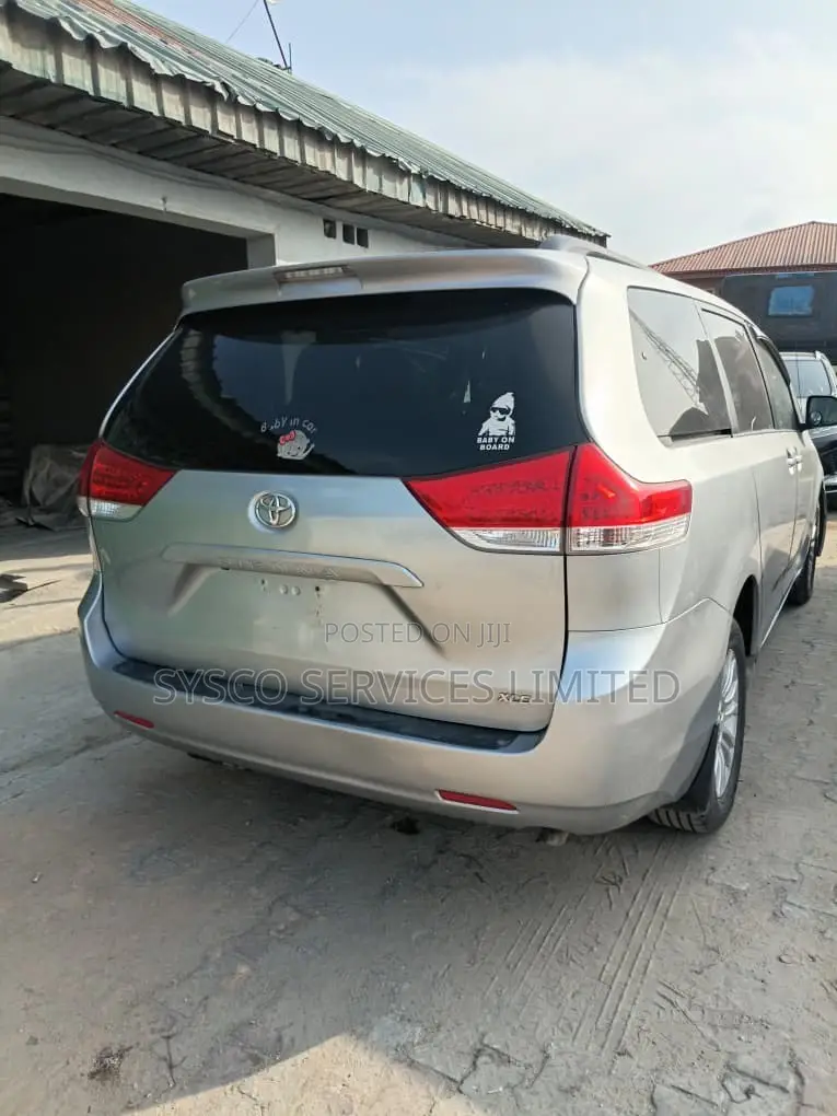 Toyota Sienna 2012 Gray