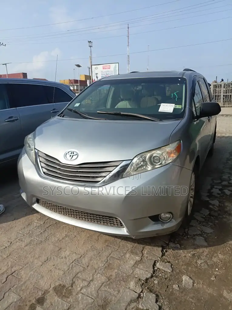 Toyota Sienna 2012 Gray