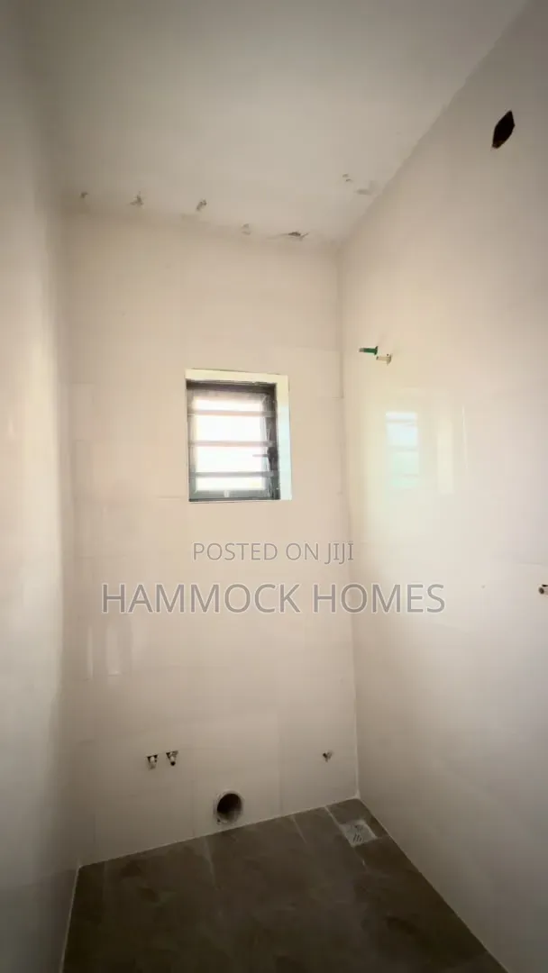 2bdrm Block of Flats in Maicon Court, Akobo for sale