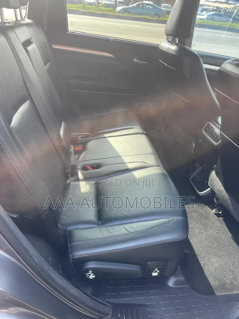 Toyota Highlander XLE 4dr SUV AWD (3.5L 6cyl 6A) 2015 Gray