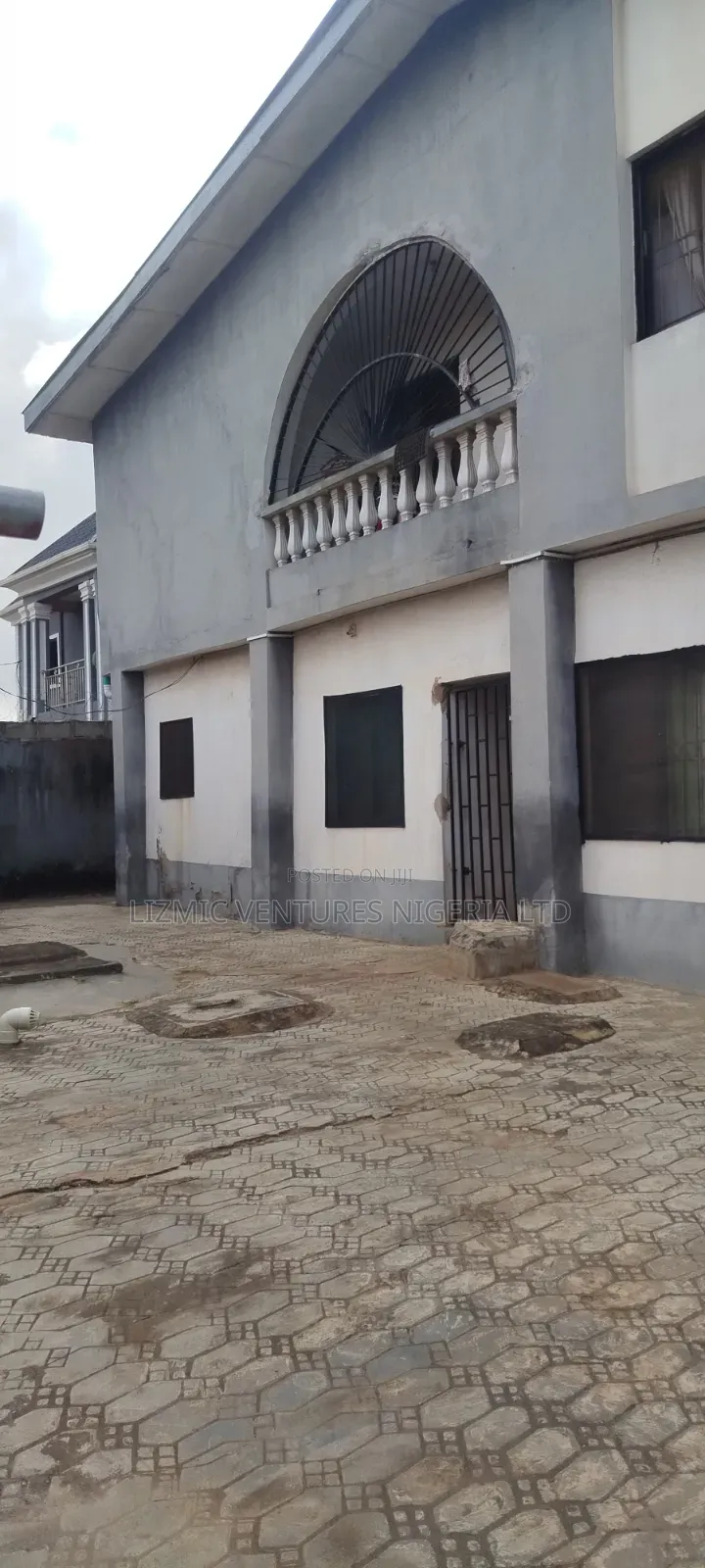 3bdrm Block of Flats in Celestial Road, Abaranje for sale