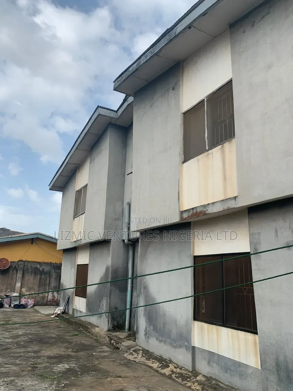 3bdrm Block of Flats in Celestial Road, Abaranje for sale