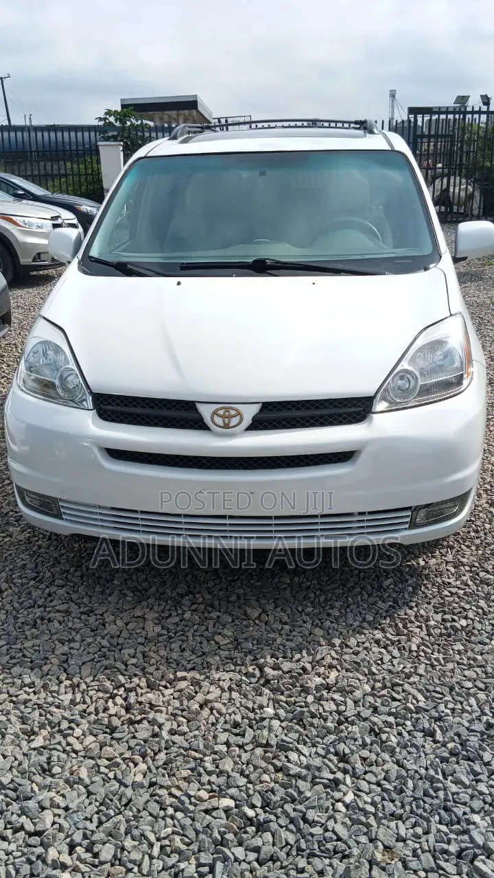 Toyota Sienna XLE 2005 White
