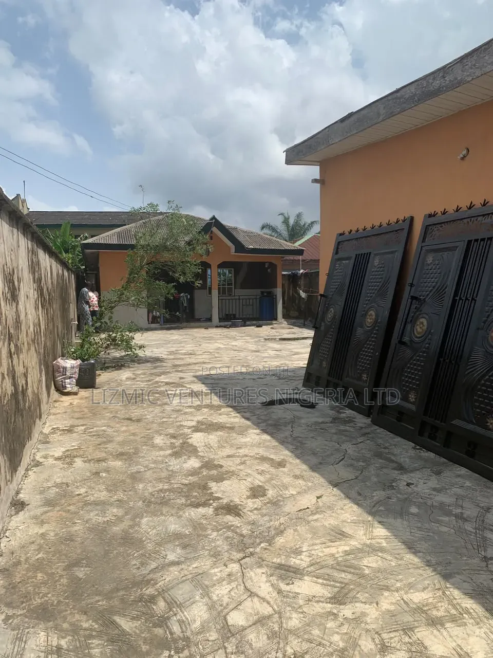 3bdrm Bungalow in Akesan, Abaranje for sale