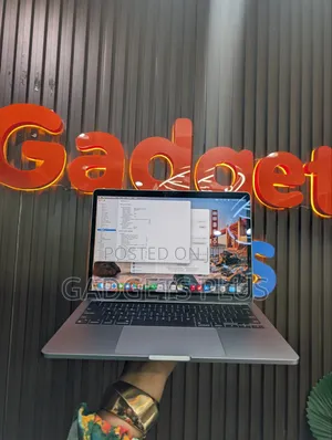 Laptop Apple MacBook Pro 2021 M1 16GB Apple M1 Pro SSD 512GB