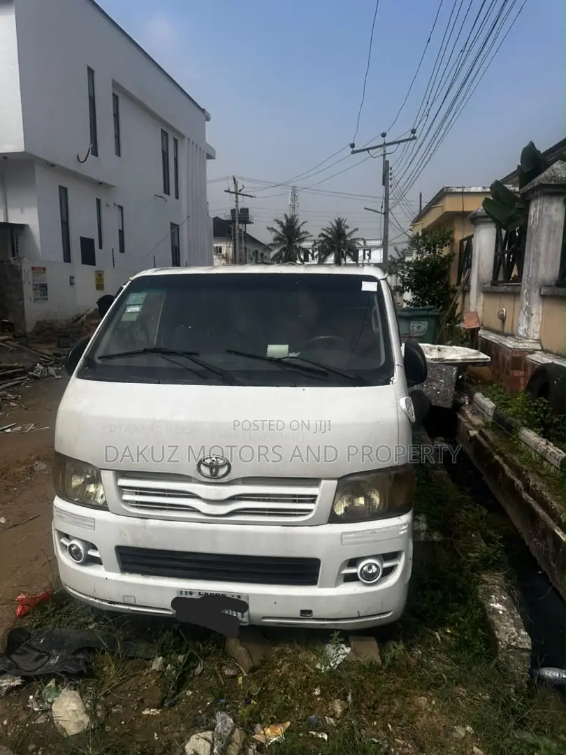 Toyota Grand HiAce 2002 White