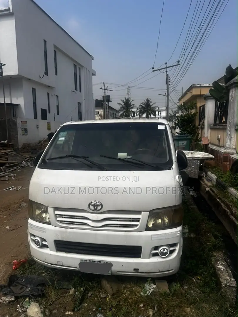 Toyota Grand HiAce 2002 White