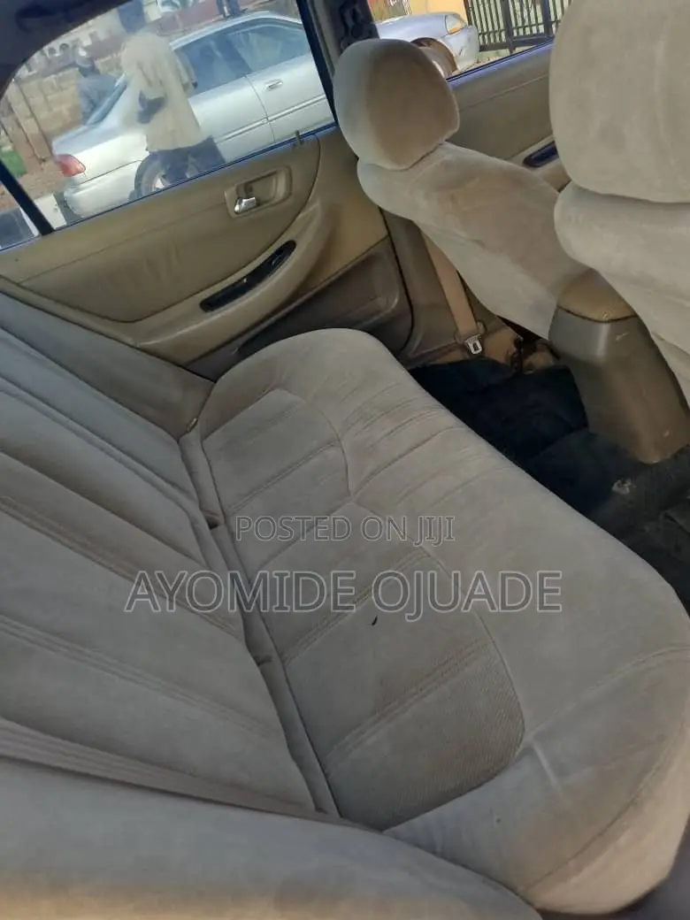 Honda Accord 2000 Gold