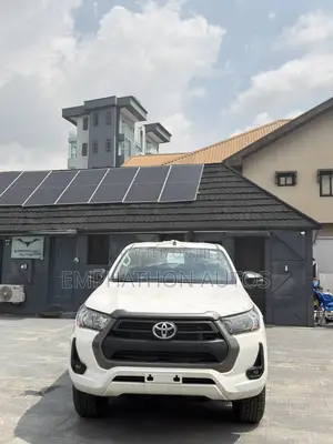 New Toyota Hilux 2025 White