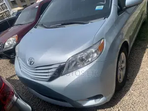 Toyota Sienna 2015 Blue