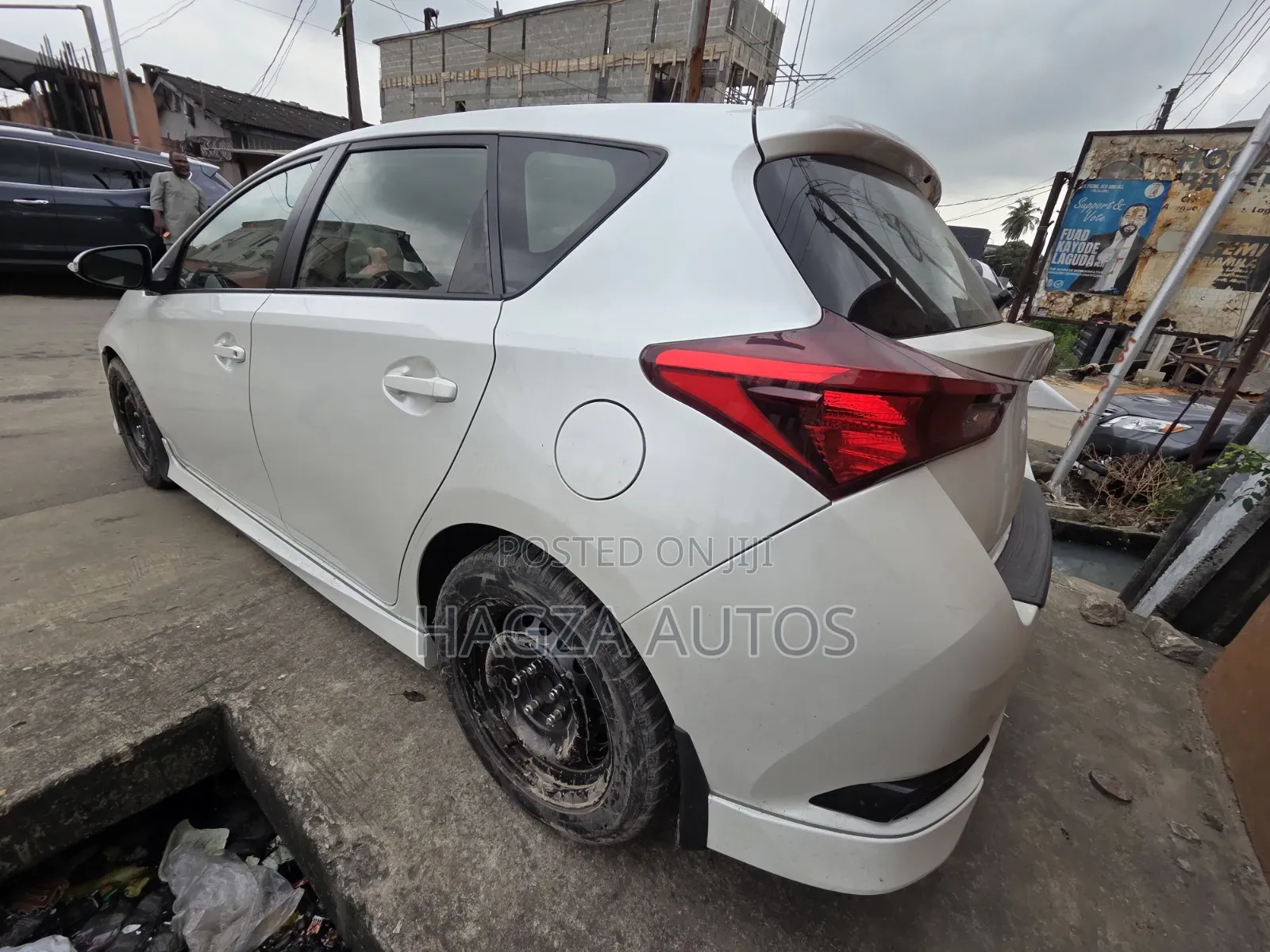 Toyota Corolla SE Special Edition 4dr Sedan (1.8L 4cyl CVT) 2017 White