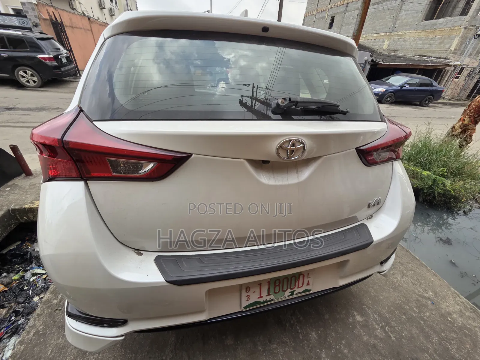 Toyota Corolla SE Special Edition 4dr Sedan (1.8L 4cyl CVT) 2017 White