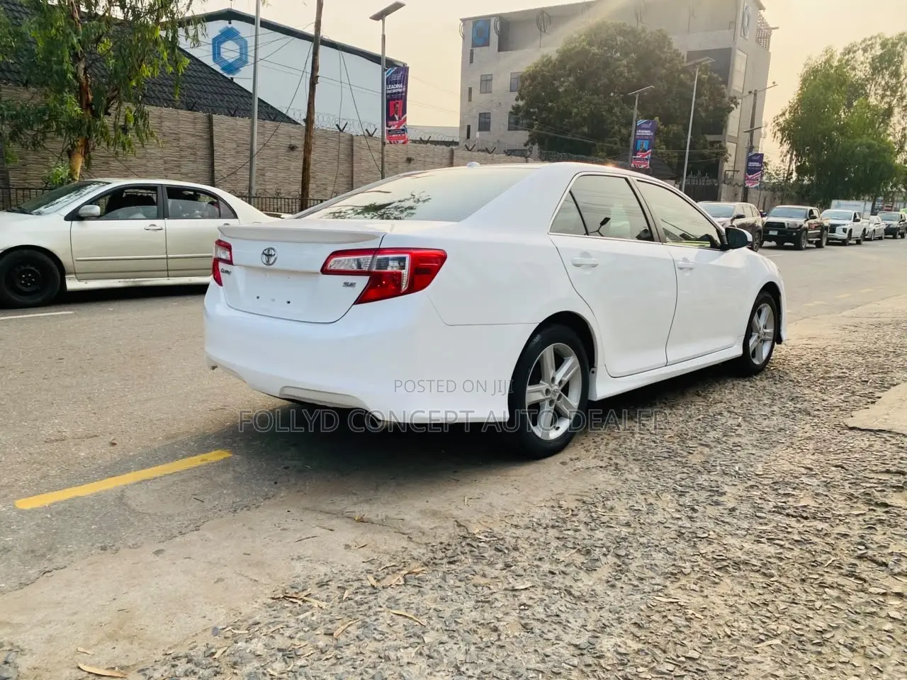 Toyota Camry SE 4dr Sedan (2.5L 4cyl 6A) 2012 White