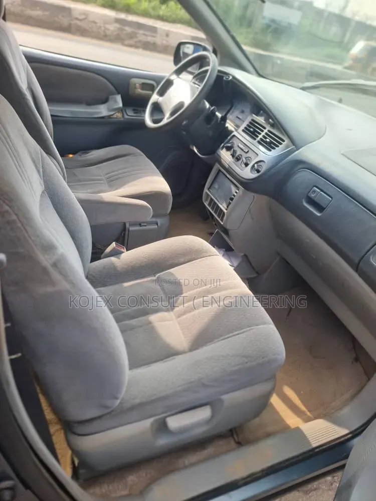Toyota Sienna LE 2002 Gray