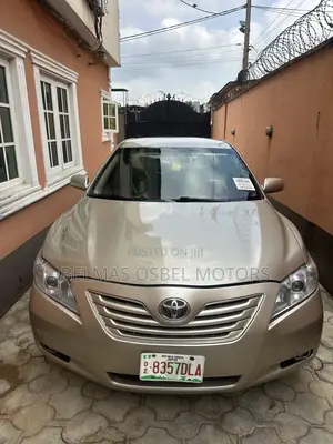 Toyota Camry LE 4dr Sedan (2.4L 4cyl 5A) 2008 Gold