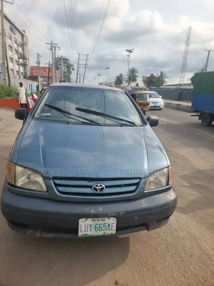 Toyota Sienna LE 2002 Gray