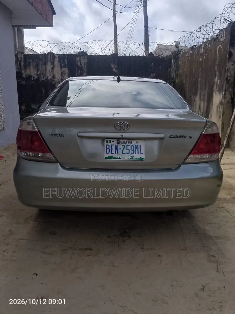 Toyota Camry LE 4dr Sedan (2.4L 4cyl 5A) 2006 Gray