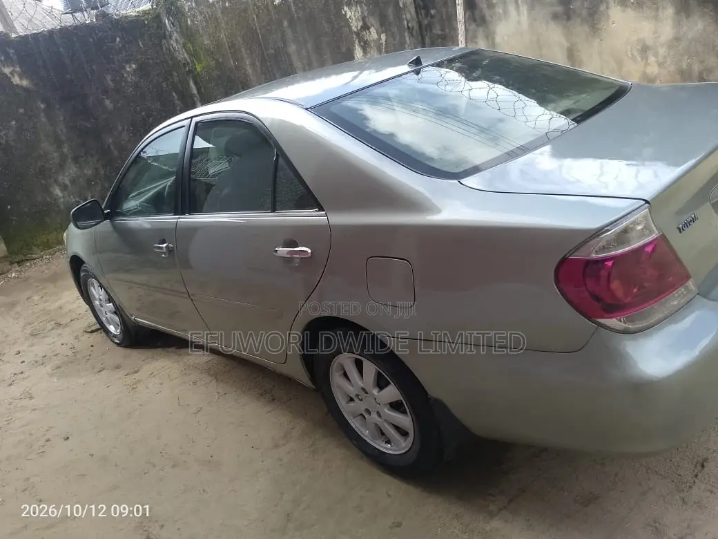 Toyota Camry LE 4dr Sedan (2.4L 4cyl 5A) 2006 Gray