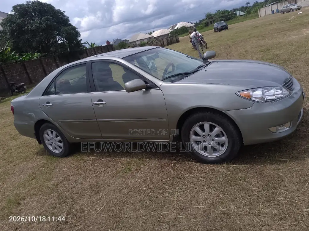 Toyota Camry LE 4dr Sedan (2.4L 4cyl 5A) 2006 Gray