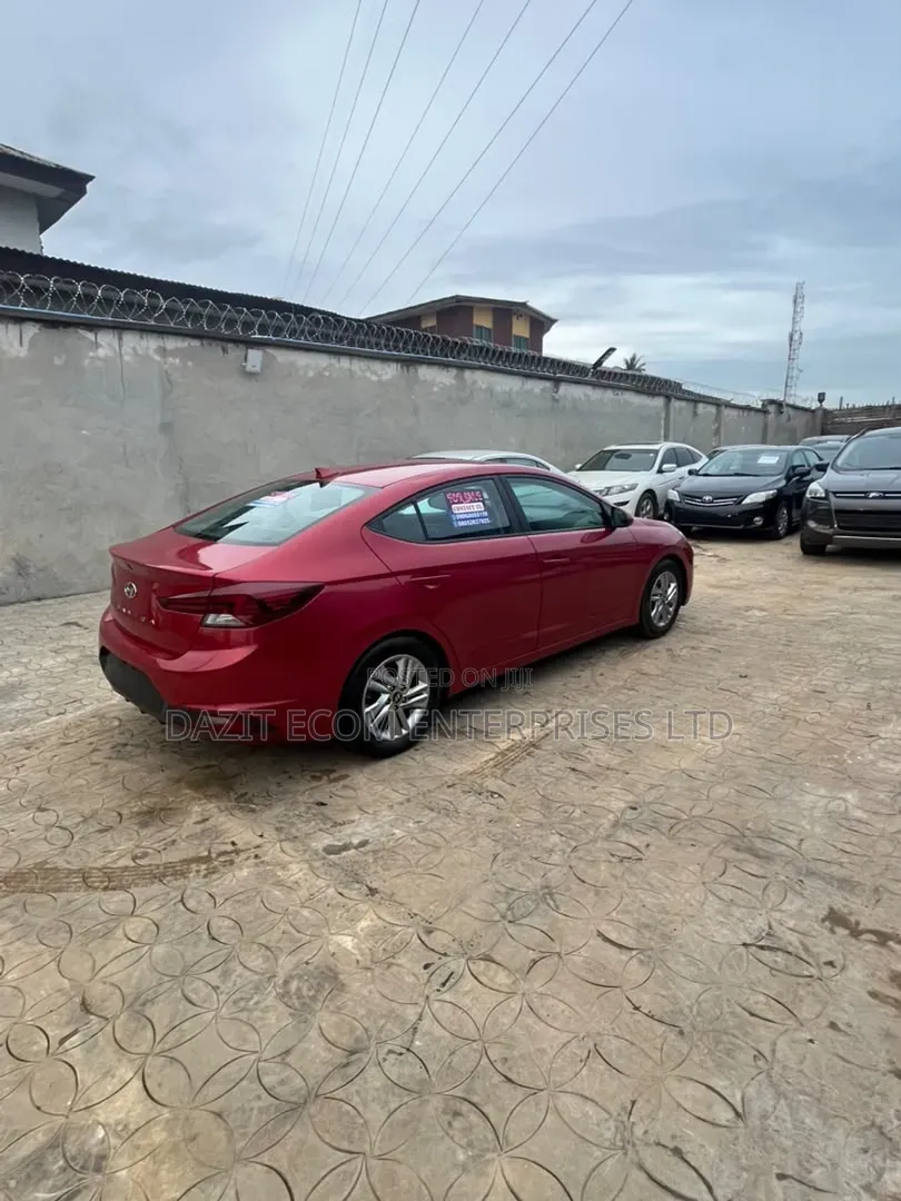 Hyundai Elantra SE 2019 Red