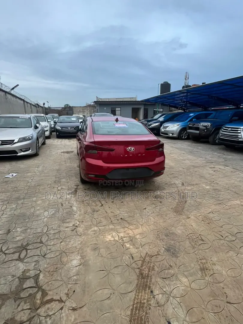 Hyundai Elantra SE 2019 Red