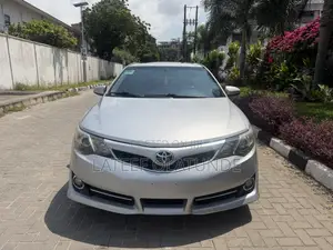 Toyota Camry SE V6 4dr Sedan (3.5L 6cyl 6A) 2012 Silver