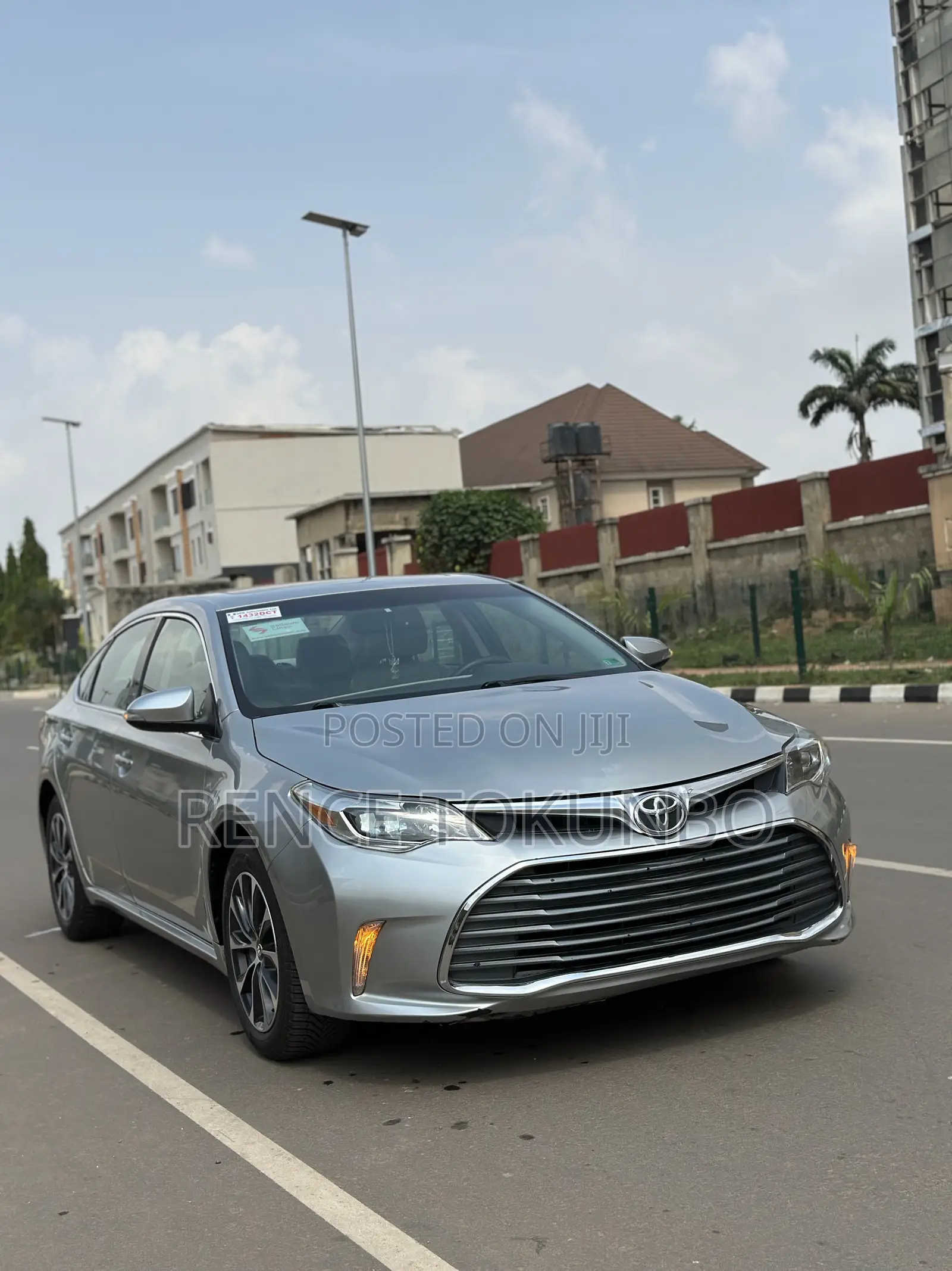 Toyota Avalon XLE Plus Sedan FWD (3.5L 6cyl 6A) 2017 Silver