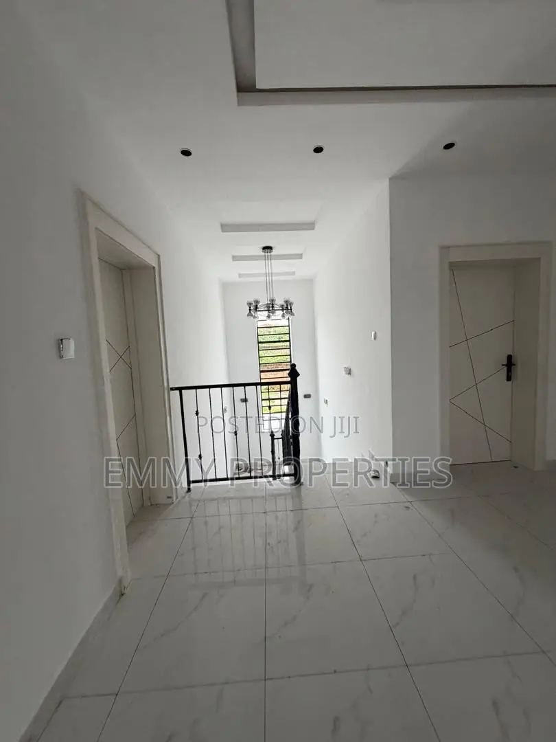 Furnished 5bdrm Duplex in Alalubosa for sale
