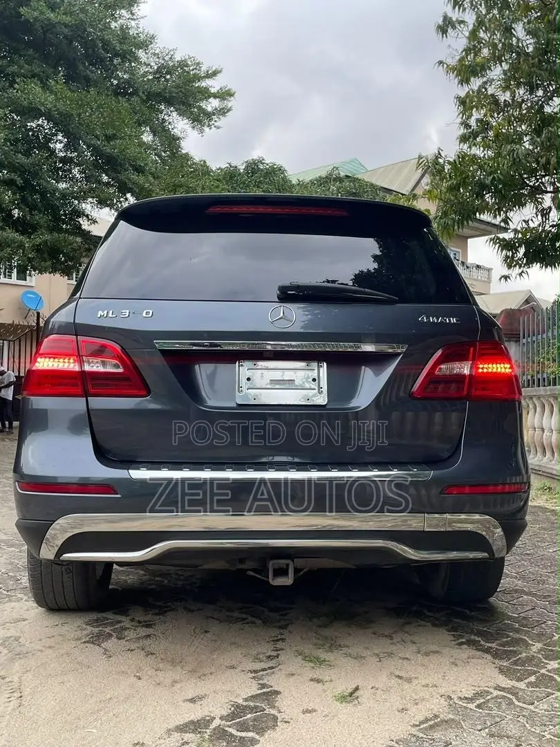 Mercedes-Benz M Class ML350 4MATIC 4dr SUV AWD (3.5L 6cyl 7A) 2015 Gray