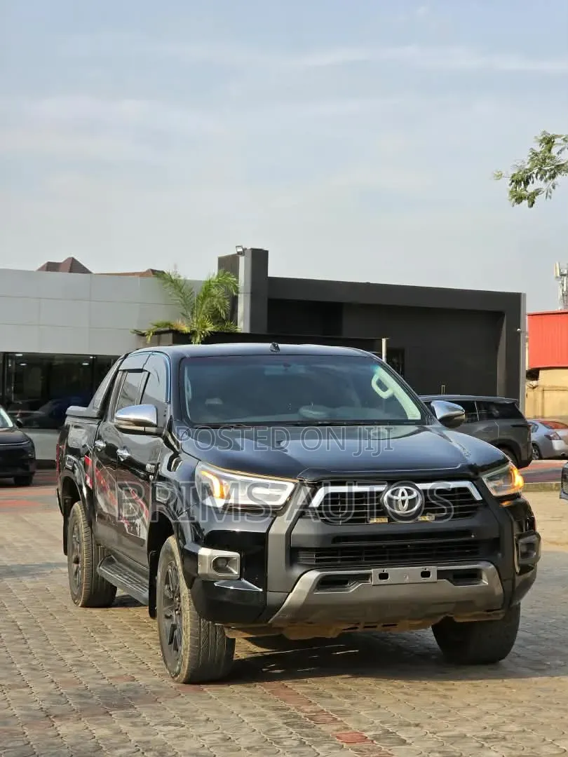 Toyota Hilux 2021 Black