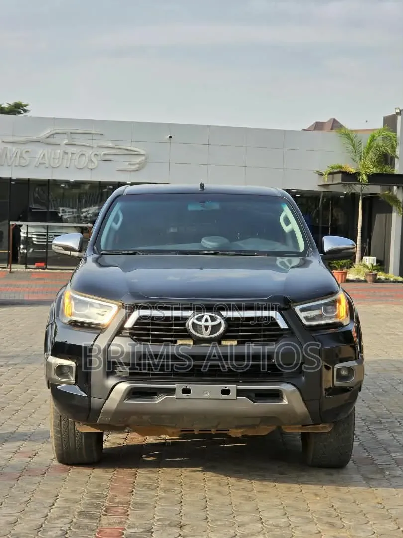Toyota Hilux 2021 Black