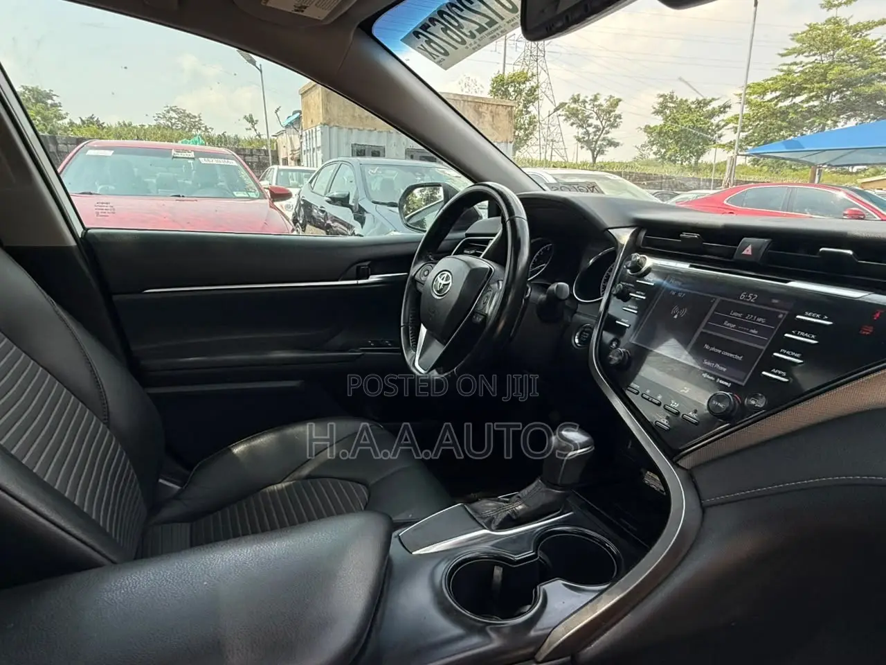 Toyota Camry SE (2.5L 4cyl 8A) 2019 White