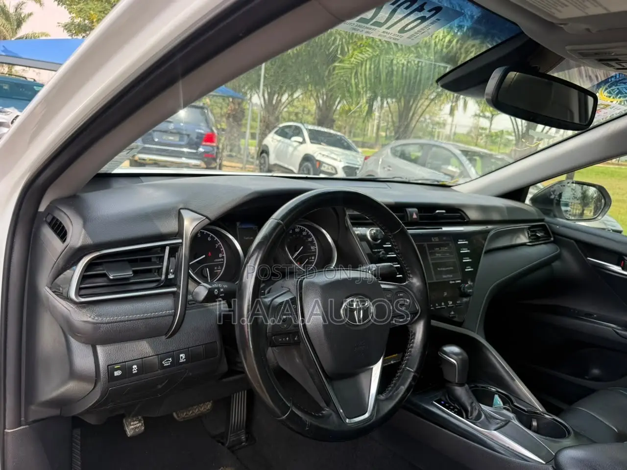 Toyota Camry SE (2.5L 4cyl 8A) 2019 White