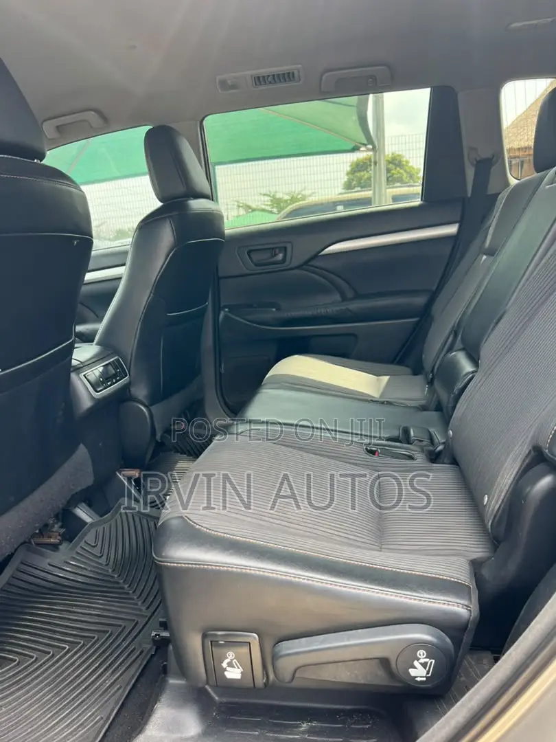 Toyota Highlander XLE V6 4x2 (3.5L 6cyl 6A) 2016 Gold