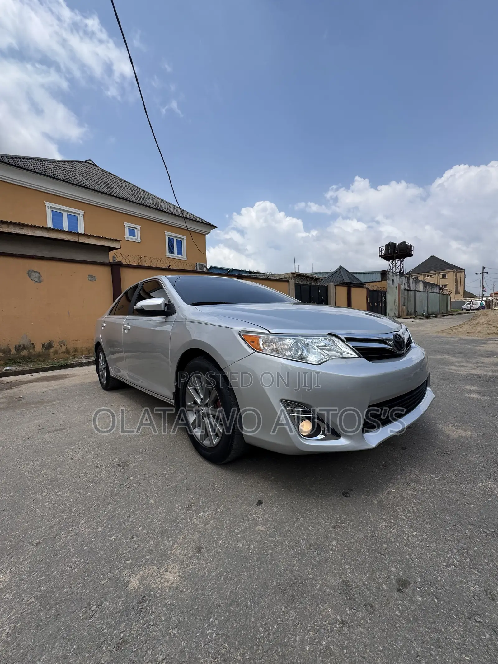 Toyota Camry XLE 4dr Sedan (2.5L 4cyl 6A) 2013 Silver