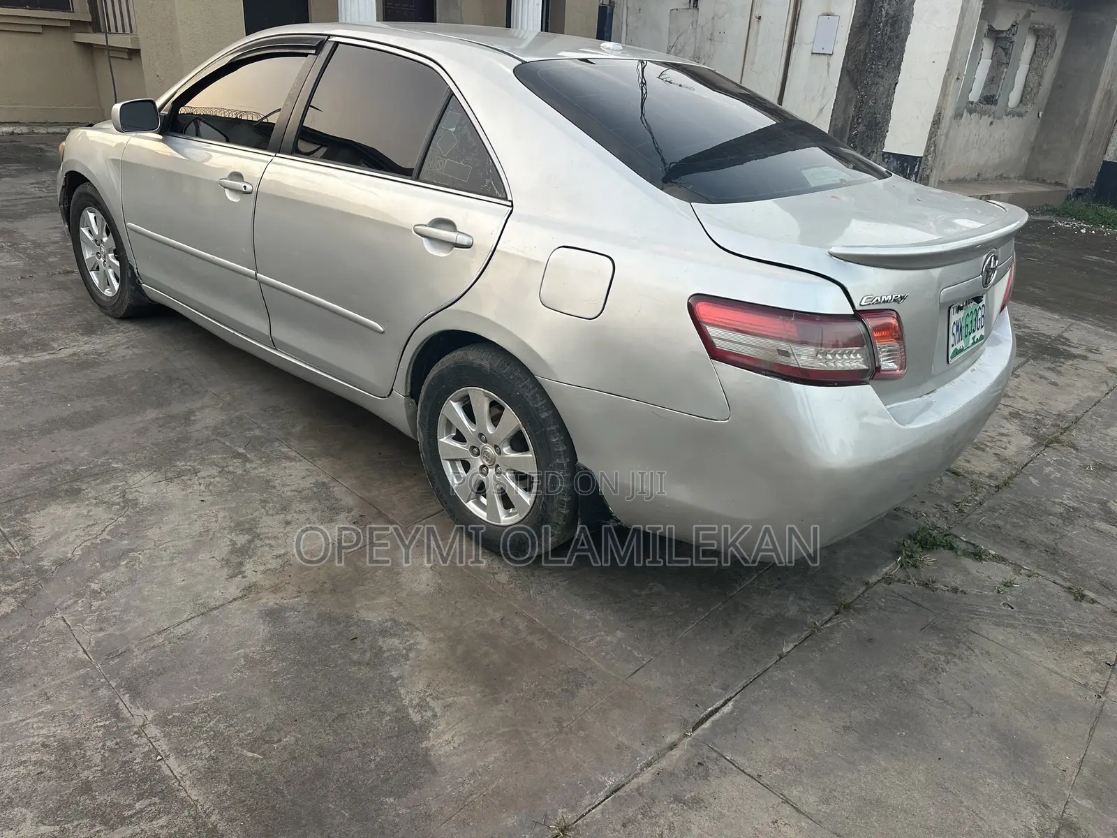 Toyota Camry LE 4dr Sedan (2.5L 4cyl 6AM) 2010 Silver